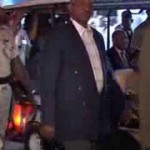 وزير الدفاع السوداني عبدالرحيم محمد حسين راكب “شماعة ” والبشير قدام
