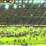 فيديو: جماهير وخيول وكلاب تقتحم ملعب مباراة منتخبنا الوطني ونيجيريا