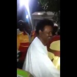 فيديو: جمال الوالي يحتفل مع جمهور المريخ ببطولة كاس السودان بساحة منزله