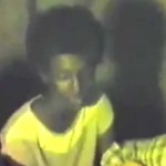 فيديو: نادر جداً للفنان الراحل محمود عبدالعزيز يغني وهو طفل (صباح النور عليك يا زهور)